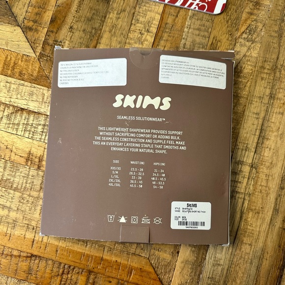 Skims Seamless Sculpt Mid Thigh Short - Picture 3 of 6